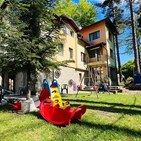 Хотел фокс хаус Fox House *